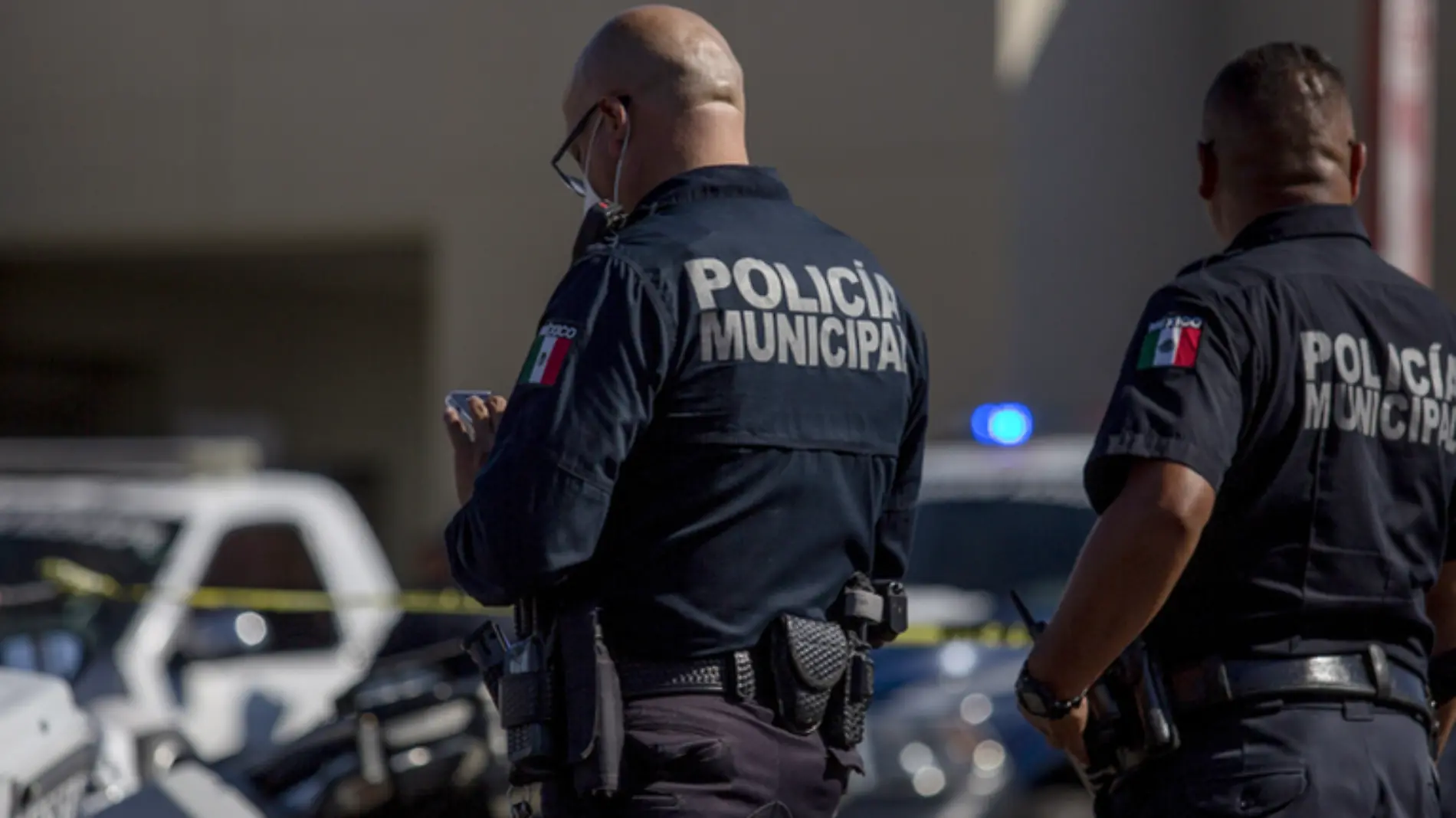 Mujer intentó robar tubería de una demarcación de policía